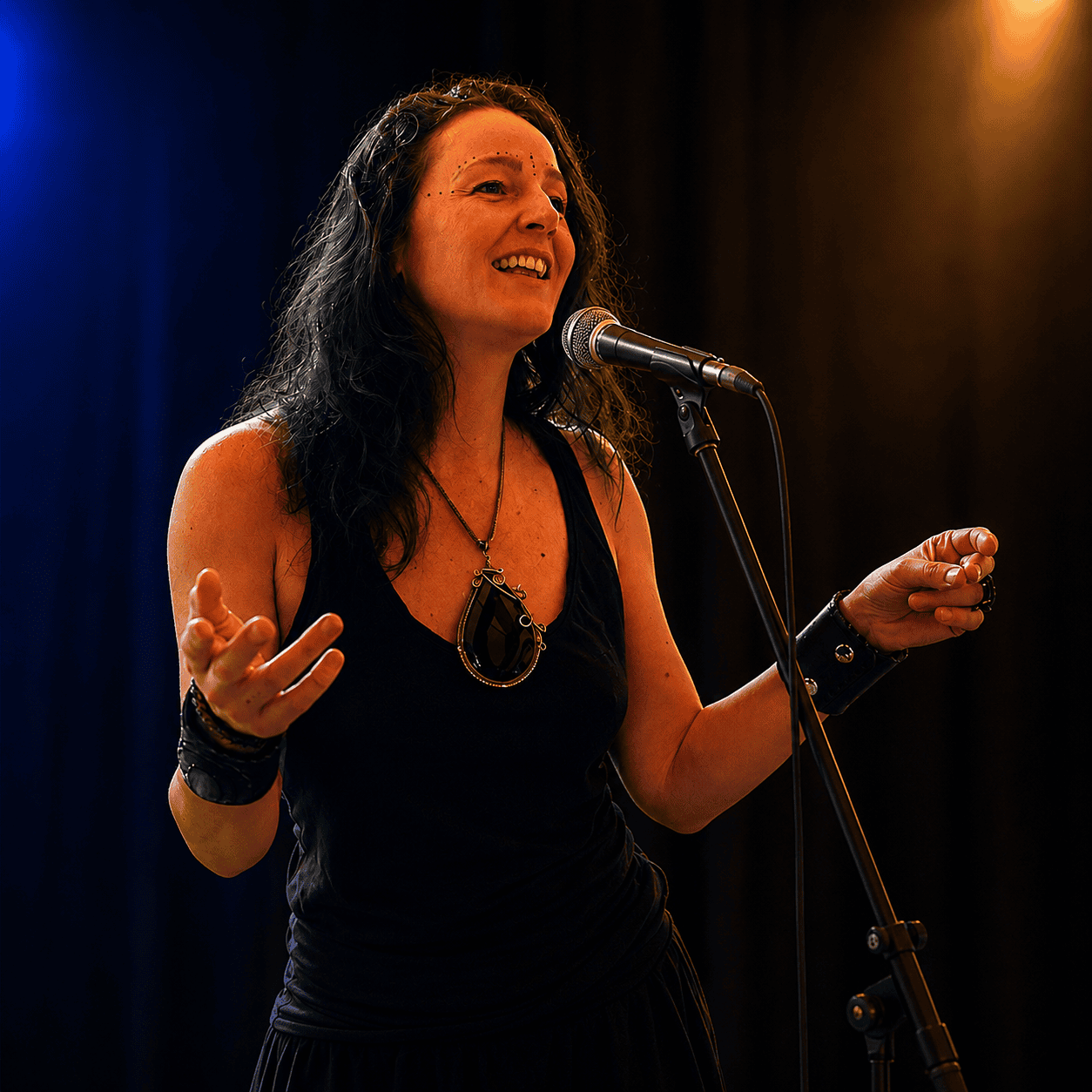 Carolina Casanova on stage, proving that all she needs is a microphone and an audience to pull a story out of her sleeve - The Rose. 